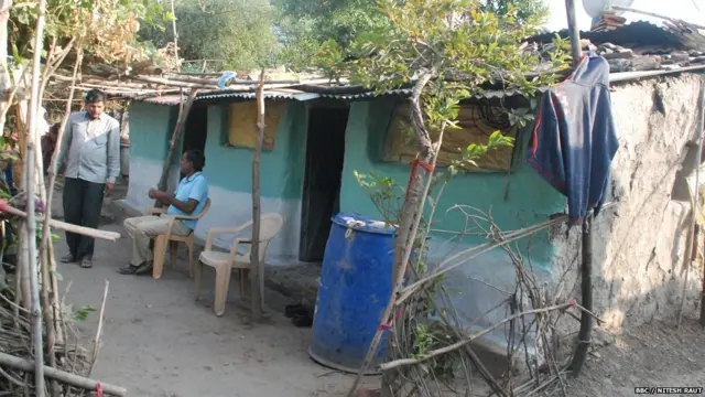 उईके यांचं घर