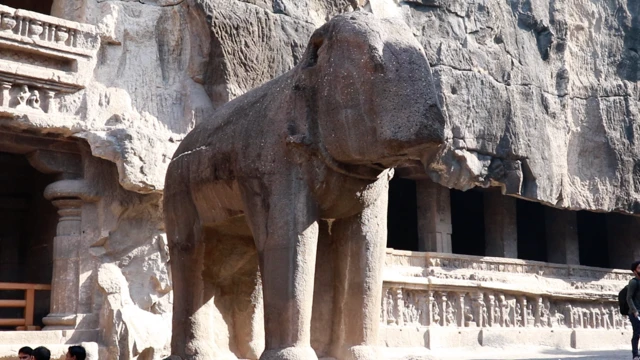 कैलास लेणं