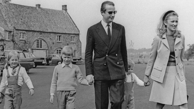El entonces príncipe Alberto junto a la Princesa Paola de Bélgica (luego Reina Paola) y sus hijos, en 1969.