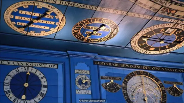 Sistem tata surya Eisinga memiliki skala satu banding satu triliun, 1mm mewakili satu juta km.