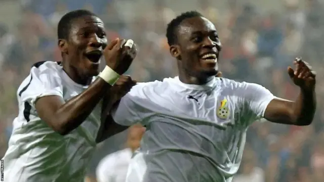 Michael Essien (à droite) et son coéquipier Asamoah Gyan (à gauche) n'ont pas reçu le Ballon d'or de la CAF en dépit de leurs performances sous le maillot du Ghana.