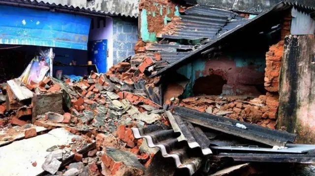 మిగ్‌జాం తుపాను ధాటికి దెబ్బతిన్న ఓ ఇల్లు