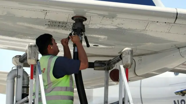 飞机加油(资料图片)