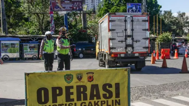POLISI, HUKUM