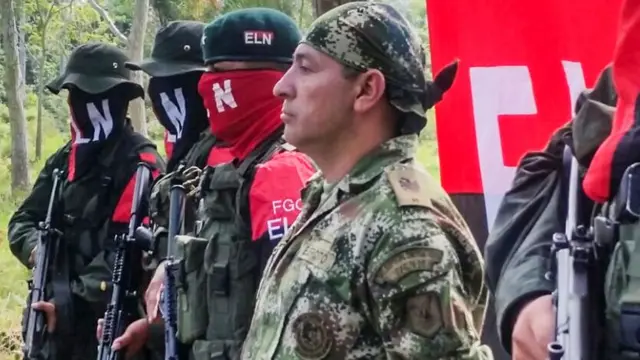 Integrantes del ELN en formación