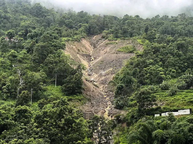 बागलुङको पहिरोले कालिगण्डकी कोरिडर अवरूद्ध बनाएको छ