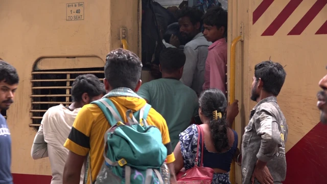 రైళ్లలో రద్దీ