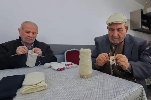 నిట్టింగ్ అల్లడం, వ్యసనం అలవాటు