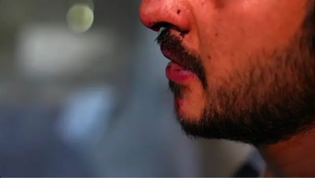 अहम के परिजनों का अपहरण हो गया था लेकिन इसके छह महीने बाद वो खुद तुर्की की ओर चल पड़े. 