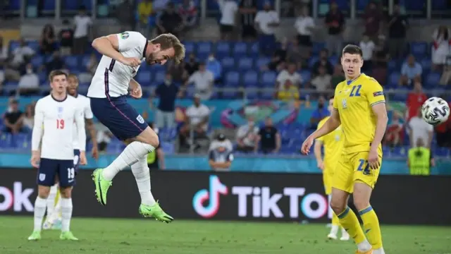 Harry Kane góp phần quan trọng đưa tuyển Anh vào trận bán kết