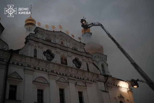 Києво-Печерська лавра вранці після обстрілу 
