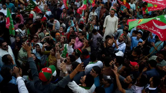 پی ٹی آئی کارکن