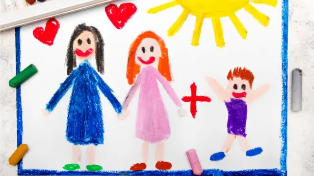 dibujo infantil, dos madres