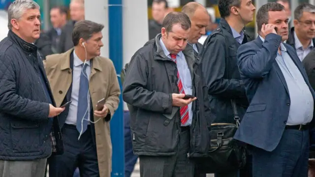 Многие хотят проводить меньше времени онлайн, но без смартфона начинают чувствовать себя крайне неуютно