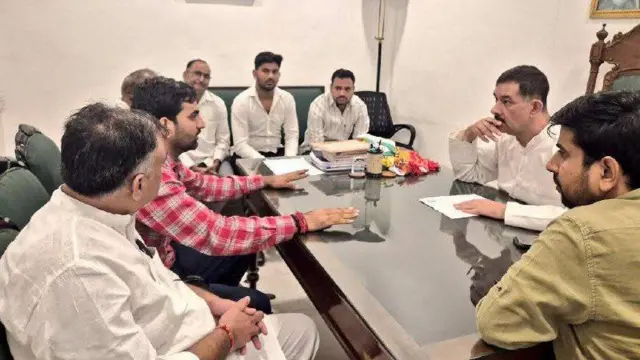 पूर्व केंद्रीय गृह राज्यमंत्री और अलवर के पूर्व सांसद भंवर जितेंद्र सिंह से परिजनों ने मुलाक़ात की.