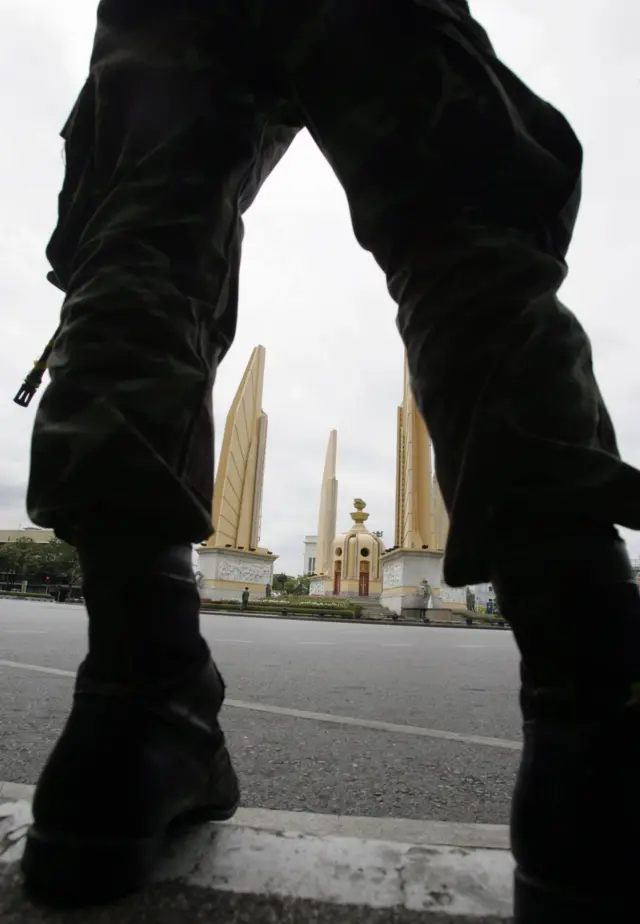 ทหารเฝ้าอนุสาวรีย์ปชต. ปี 2006