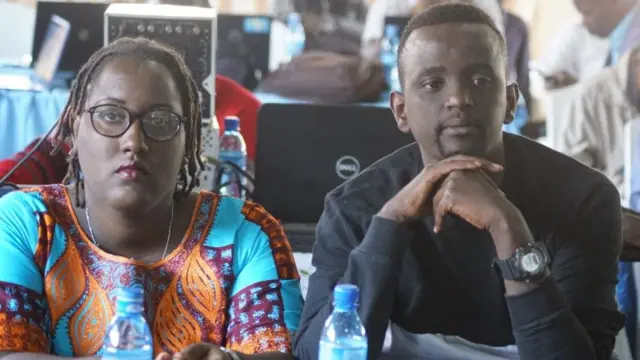 Bamwe mu bamenyeshamakuru bari mu kiganiro kigenwe abanyagihugu i Bururi mu bumanuko bw'Uburundi