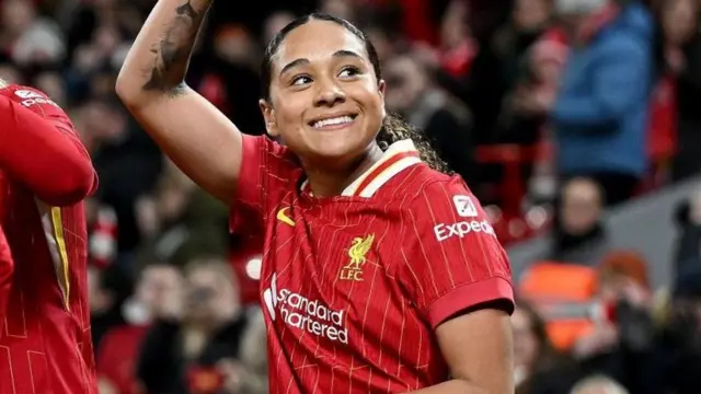 ኦሊቪያ በሊቨርፑል ማሊያ