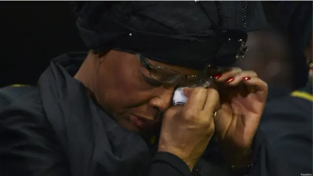 මැන්ඩෙලා වෙනුවෙන් ග්‍රාසාගෙන් කඳුලක්