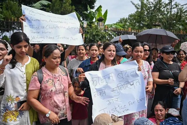 बलात्कारविरुद्ध जारी प्रदर्शन