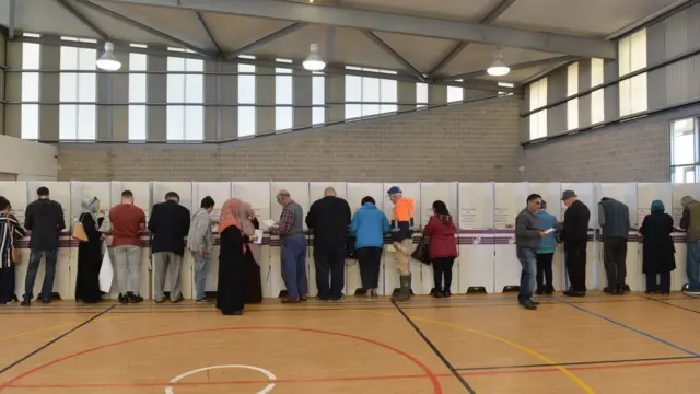 این انتخابات پیش از موعود به دلیل اختلافات داخلی محافظه‌کاران برگزار شد