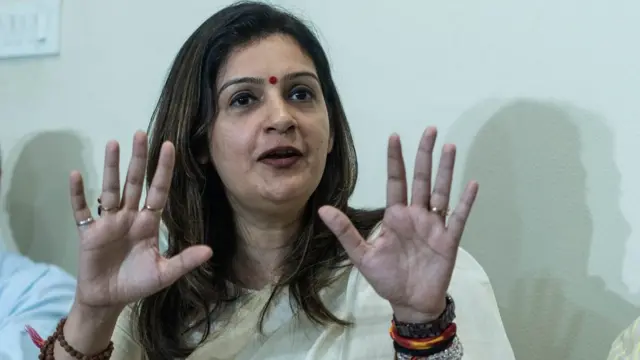 শিবসেনার এমপি ও মুখপাত্র প্রিয়াঙ্কা চতুর্বেদী