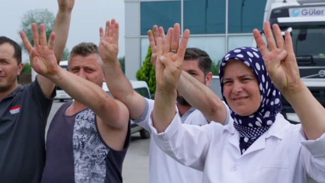 Yürüyüşü protesto edenler