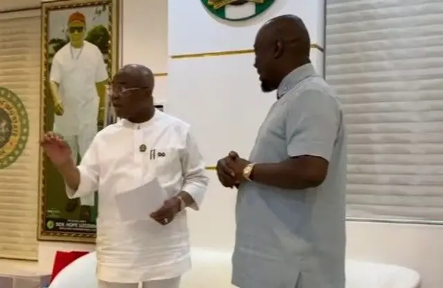 Foto Gọvanọ Imo Steeti Hope Uzodimma na Obi Cubana oge ọ gara hụrụ dịka a họpụtachara ya dịka onyeisi City Boy Movement n'Ọwụwa Anyanwụ Naịjirịa.