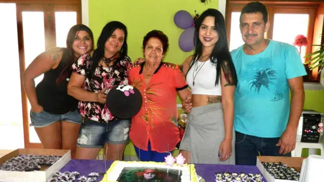 Roseli junto com a família