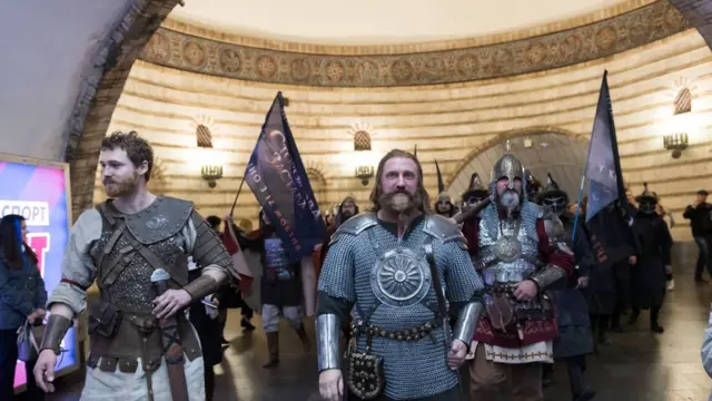 В рамках промо українські богатирі проїхалися метрополітеном у Києві