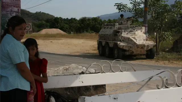 Tanque militar circulando en Jalisco