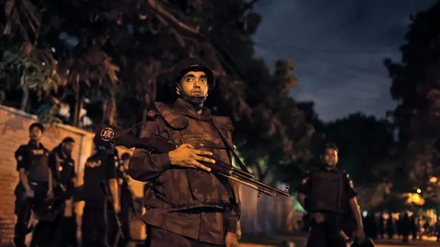 Funcionarios de seguridad de Bangladesh.