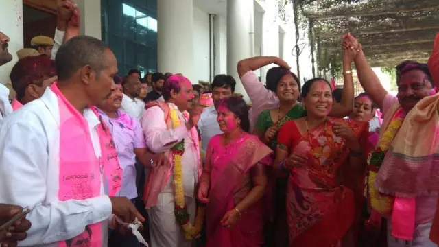 టీఆర్ఎస్ సంబరాలు