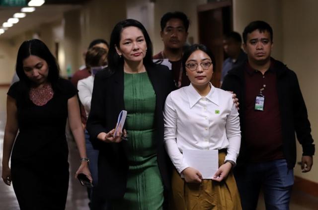 2月12日，在菲律宾参议员汉迪夫洛斯（Risa Hontiveros）的陪同下，赖羽倩在马尼拉召开记者会