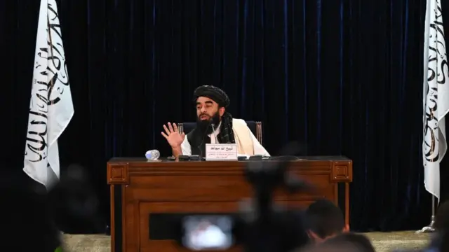 El portavoz de los talibanes, Zabihullah Mujahid, en una conferencia de prensa en Kabul el 6 de septiembre de 2021.