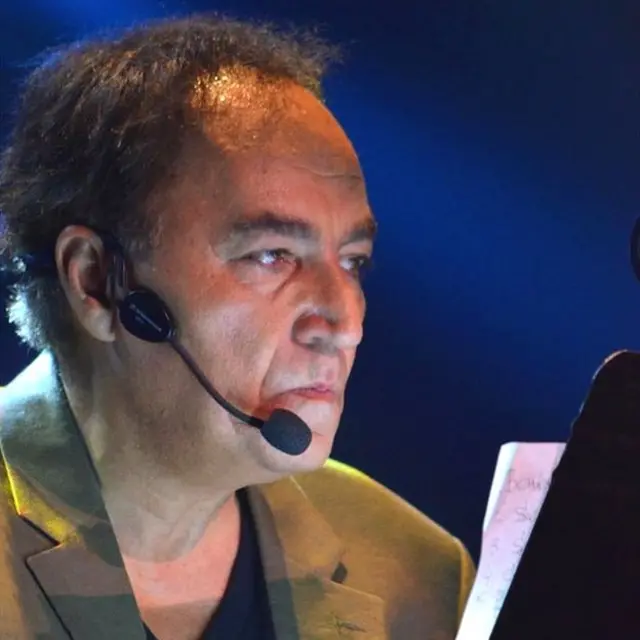 شهیار قنبری شاعرِ ترانه‌خوان