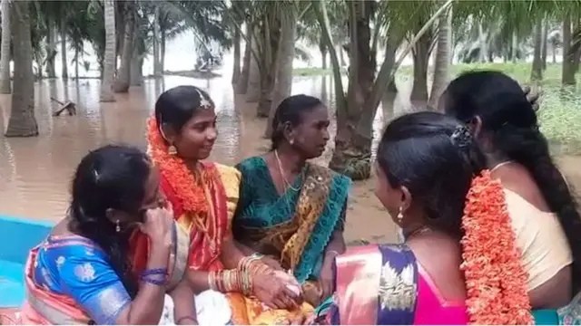 గోదావరి వరదల్లో ఇబ్బందులు పడ్డ పెళ్లి బృందం