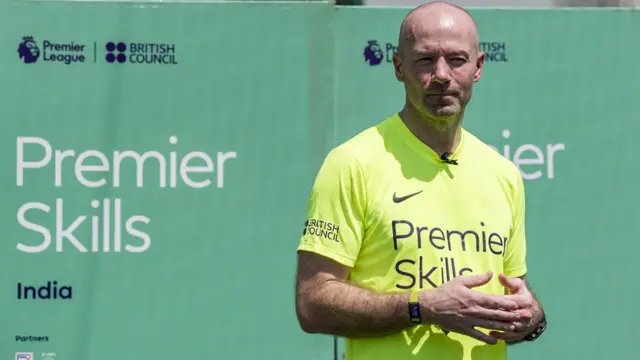 엘런 시어러는 잉글랜드 대표팀 전 주장이자 1990년대 잉글랜드를 대표하는 공격수다.