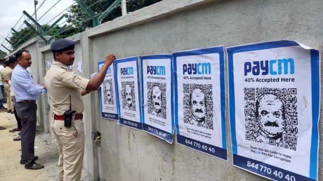 ஒட்டப்பட்ட போஸ்டர்கள்