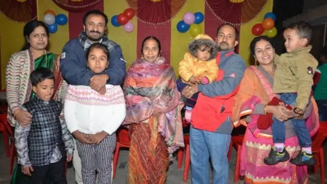 આનંદ કુમાર તેમના પરિવાર સાથે