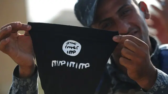 Iraklı güvenlik görevlisi