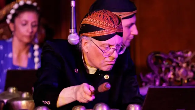 Pemain gamelan Southbank ada yang berusia sekitar 70 tahun.