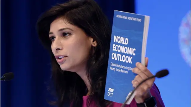 В руках у Гиты Гопинат - октябрьский прогноз МВФ. Он потерял актуальность уже через три месяца