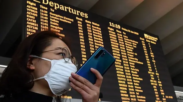 Roma Fiumicino Havaalanı'nda bir yolcu