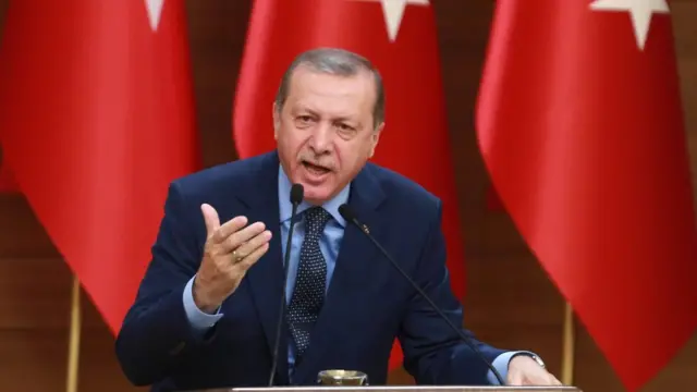 Erdoğan, haber ardından "MİT'e yönelik atılan o iftiralar bir ajan, bir casusluk faaliyetidir ve bu gazete de bunların arasına girmiştir" dedi.