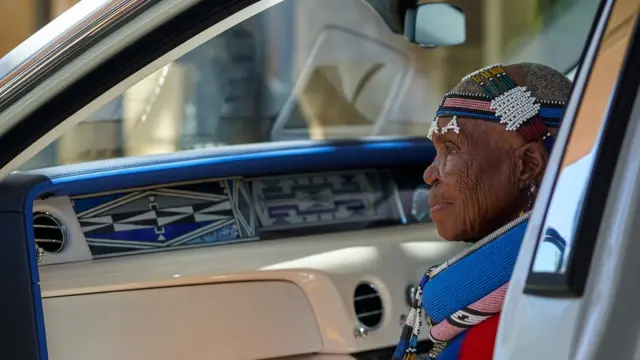 استر ماهالانگو یکی از مهمترین هنرمندان آفریقا است