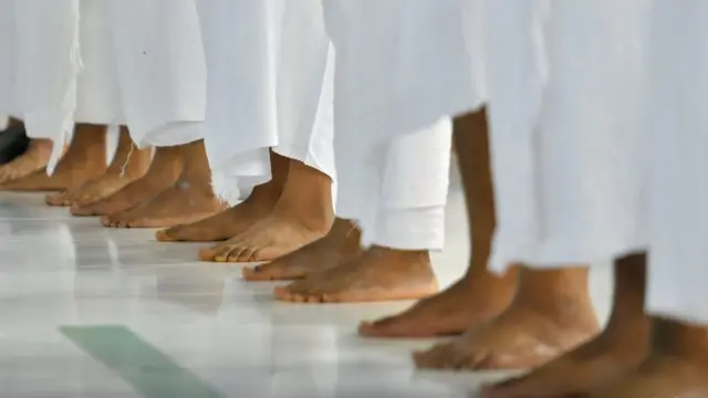 Jaga jarak dilonggarkan di Masjidil Haram dan Masjid Nabawi.