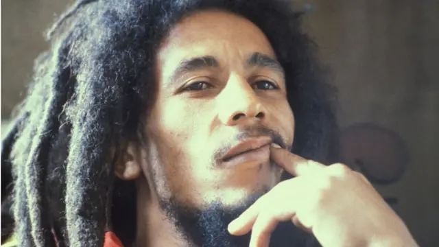 Bob marley a rendu populaire cette musique dont il est devenu une icône.