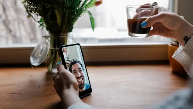 코로나19 봉쇄 조치가 해제된 이후에도 영상 통화 등은 여전히 사라지지 않고 있다. 덕분에 사람들은 실제 만나기 전 데이트 상대를 '가려낼' 수 있다