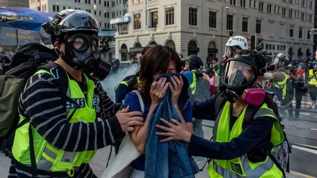 许多人并没有抵抗催泪弹的装备。